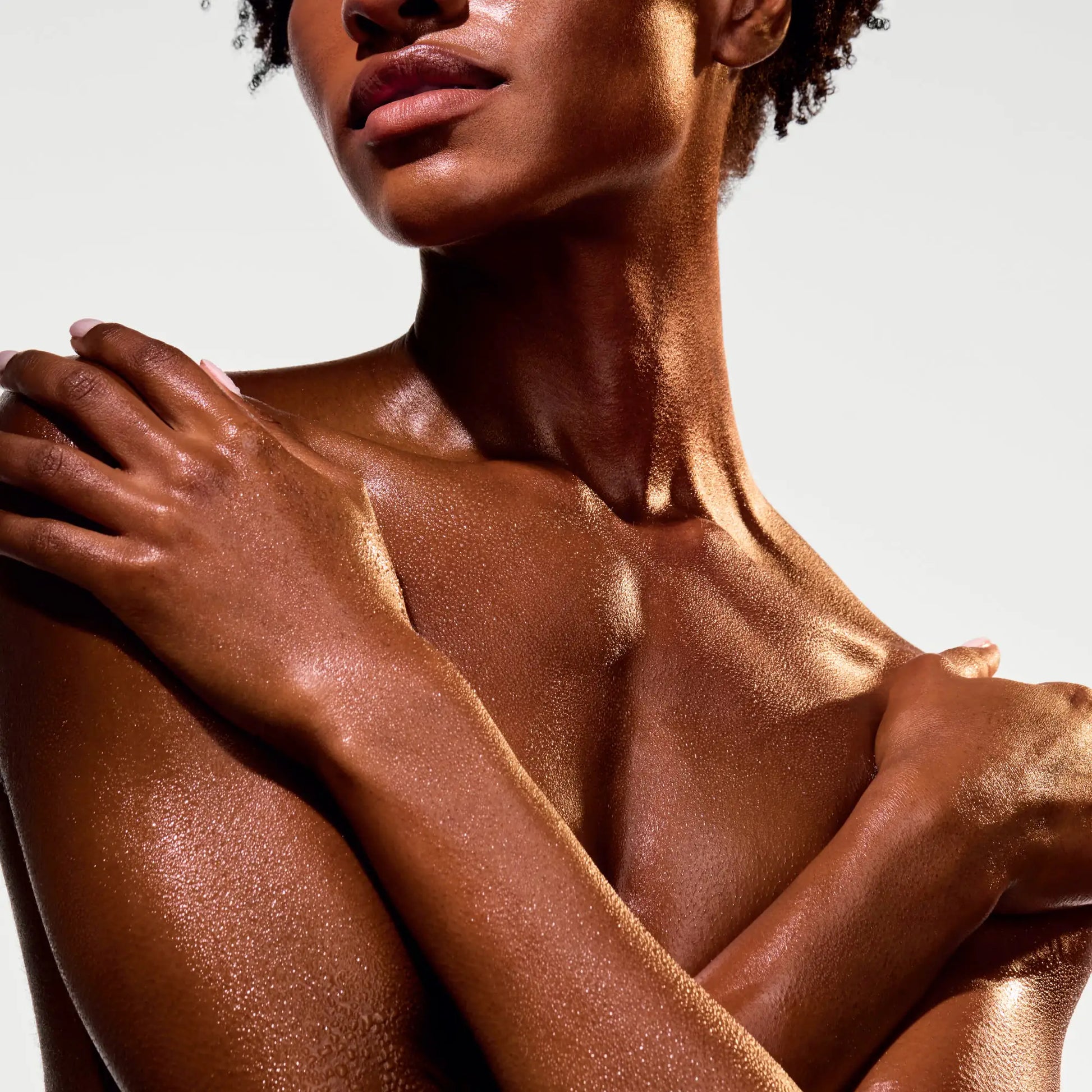 the-glow-getter-multi-oil-body-scrub-n5 NATR-40028-Alt-Image-The_Glow_Getter_Multi-Oil_Body_Scrub-06_1.webp